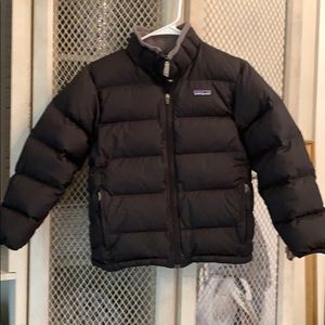 Patagonia kids down jacket in black